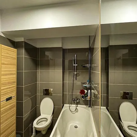 Modern Hideaway Apartment *